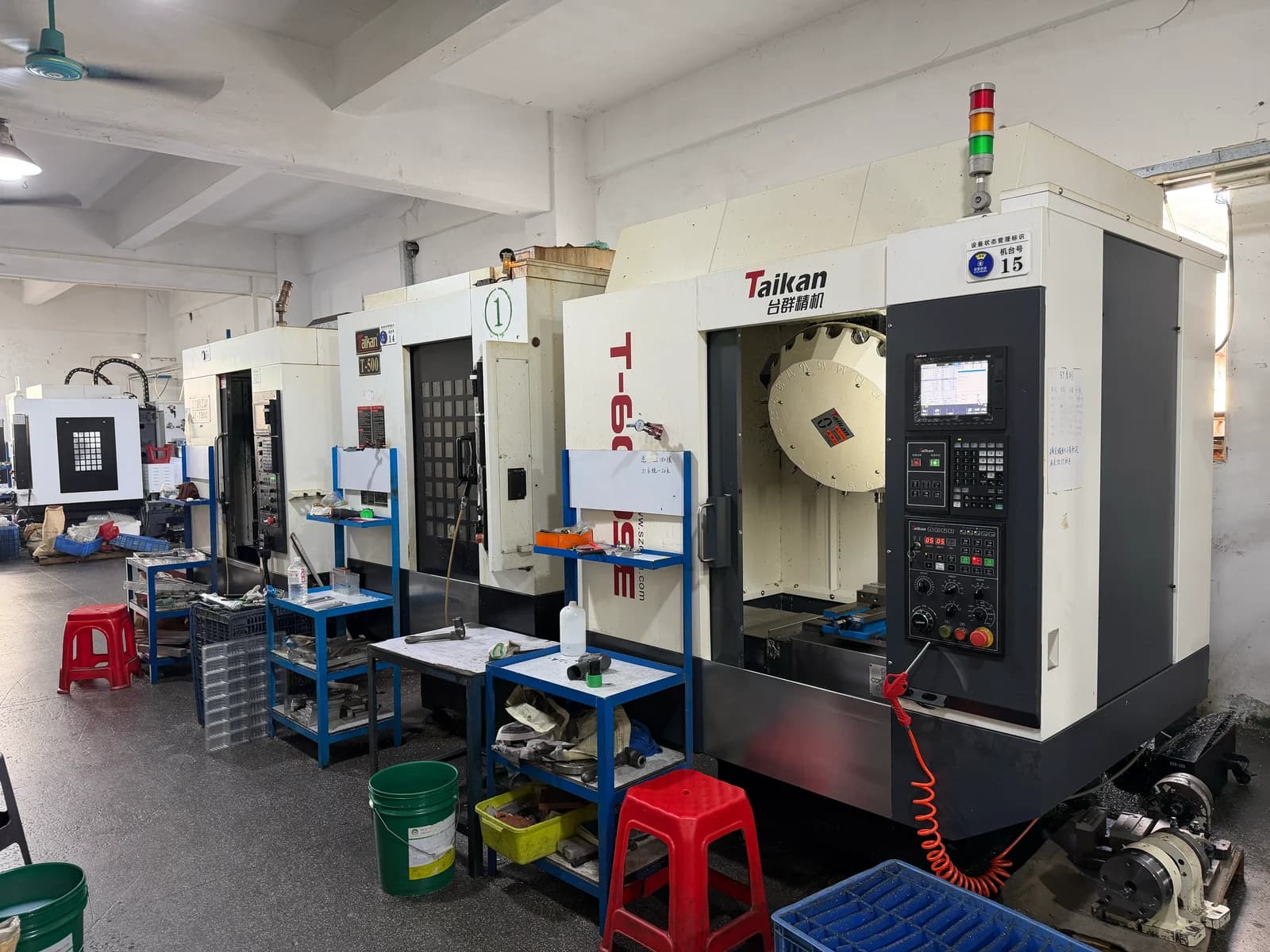 Drilling and tapping centers, including Taikan machines, with tool carts in Yiwei’s workshop
